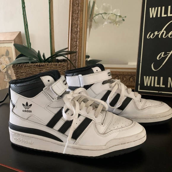 ADiDAS Shoes-Size 6.5 - Picture 2 of 4